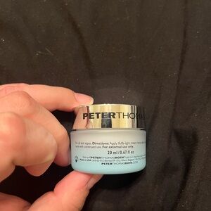 Peter Thomas Roth Silver and Light Blue Moisturizer